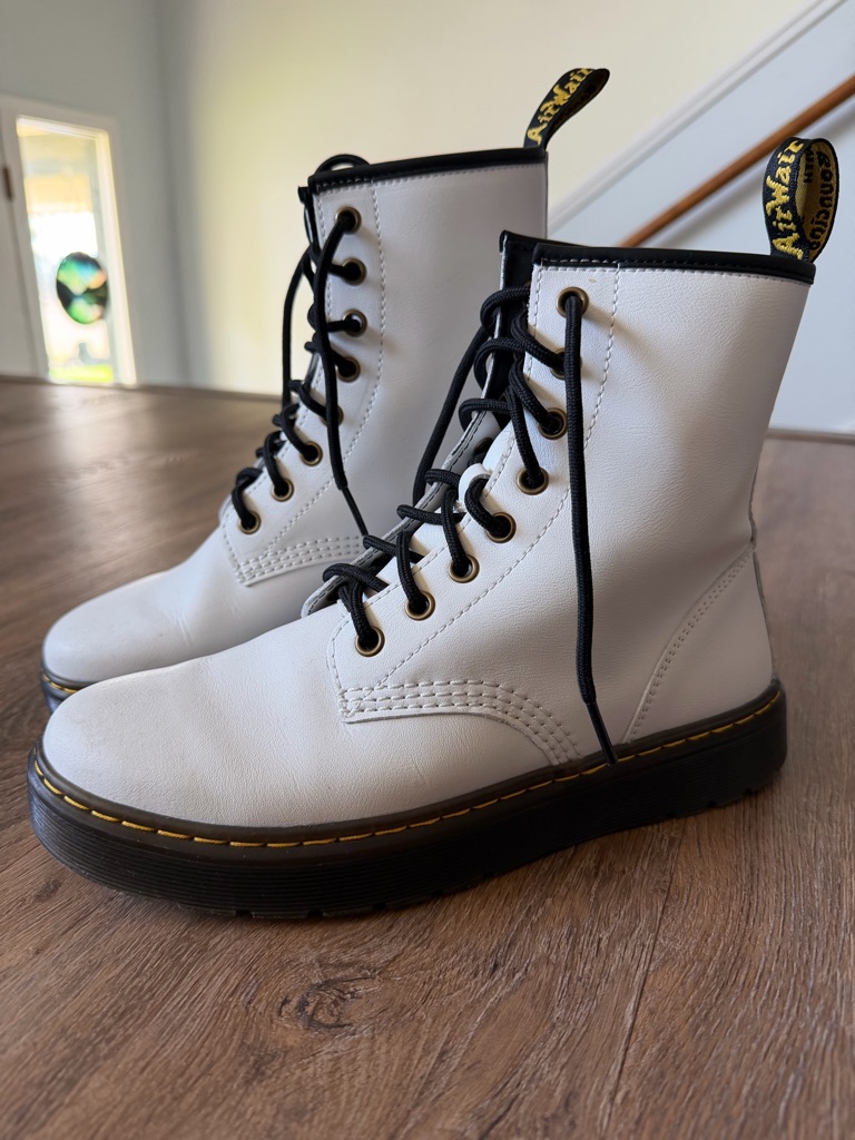Dr Martens Zavala 8 Hole Boots Size 8 White